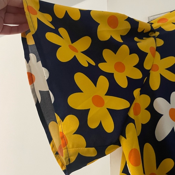 ModCloth Retro Round Up Top 🌻🌼🪷(1X) - Picture 6 of 7